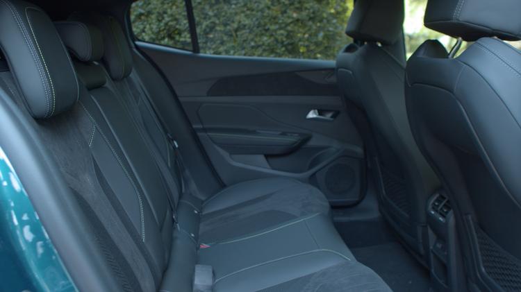PEUGEOT 408 FASTBACK 1.6 Plug-in Hybrid 225 GT Premium 5dr e-DSC7